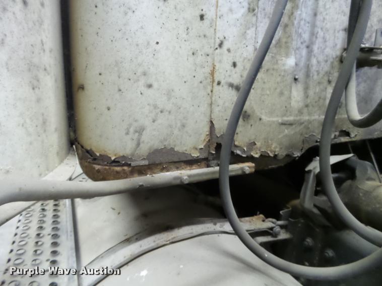 image for item DA7257 1995 International 8100 semi truck