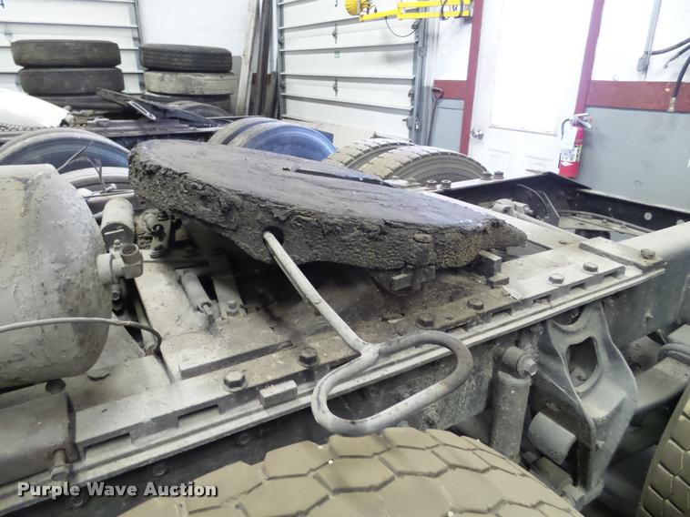 image for item DA7257 1995 International 8100 semi truck