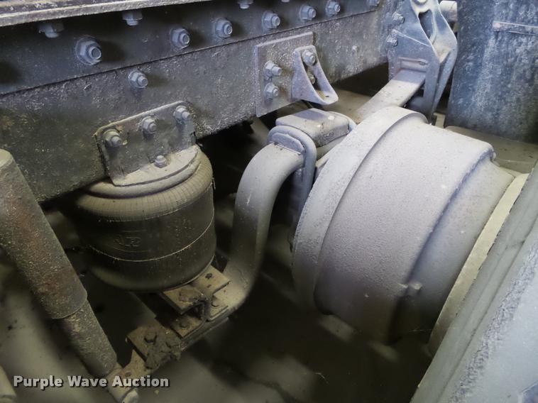 image for item DA7257 1995 International 8100 semi truck