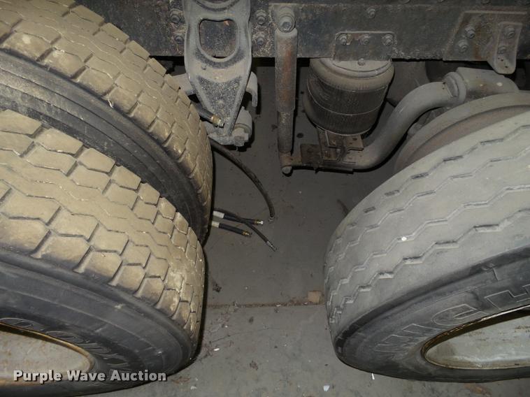 image for item DA7257 1995 International 8100 semi truck