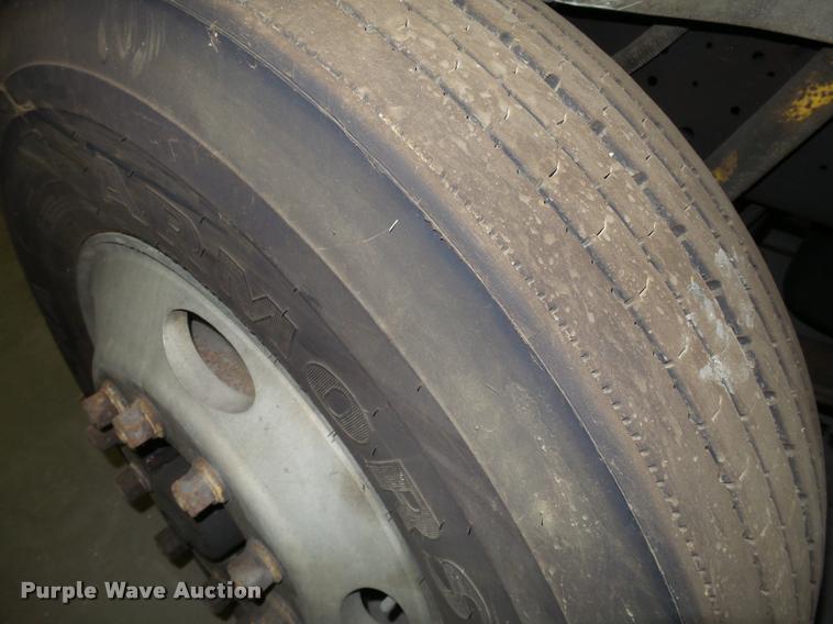 image for item DA7257 1995 International 8100 semi truck