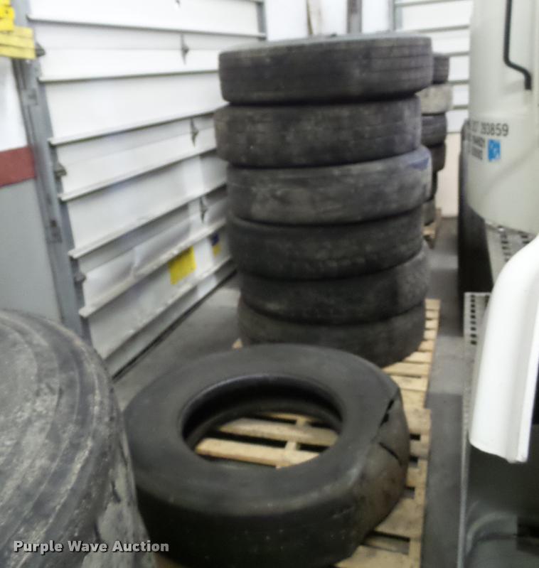 image for item DA7258 Approximately 65 tires