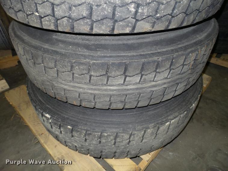 image for item DA7258 Approximately 65 tires