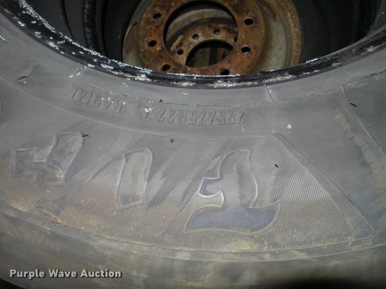 image for item DA7258 Approximately 65 tires