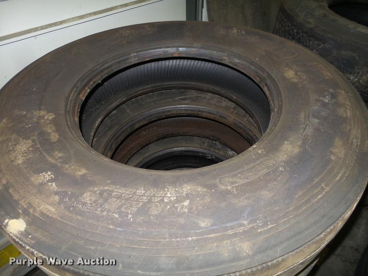 image for item DA7258 Approximately 65 tires