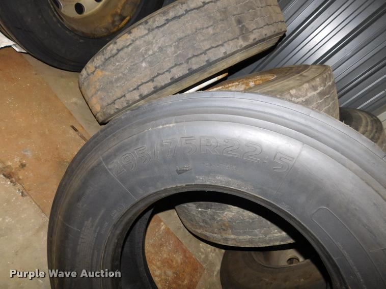 image for item DA7258 Approximately 65 tires