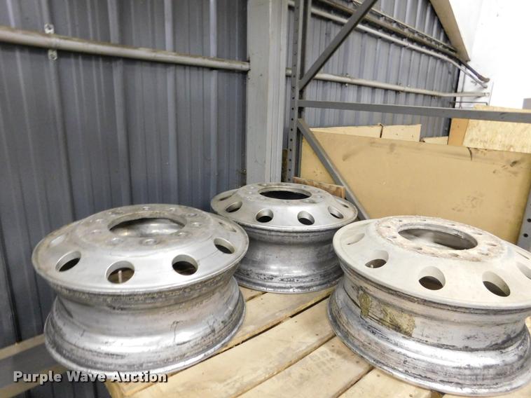 image for item DA7258 Approximately 65 tires