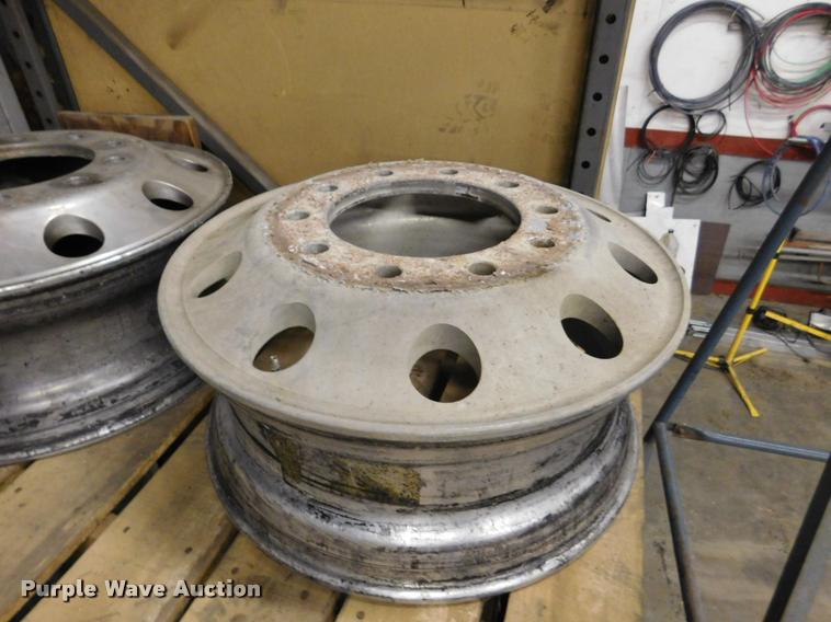 image for item DA7258 Approximately 65 tires