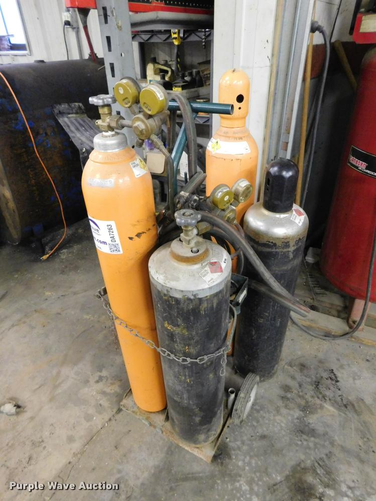 Oxygen/acetylene torch in Barneveld, WI Item DA7263 for sale Purple