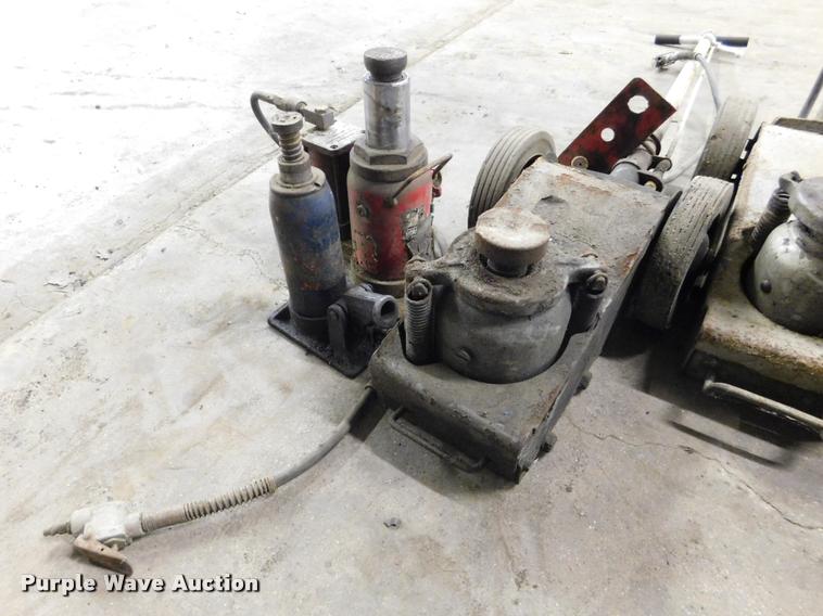 image for item DA7264 (4) air jacks