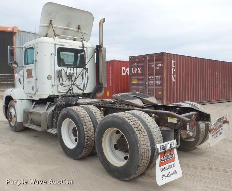 image for item DA7388 2000 Freightliner FLD112 semi truck