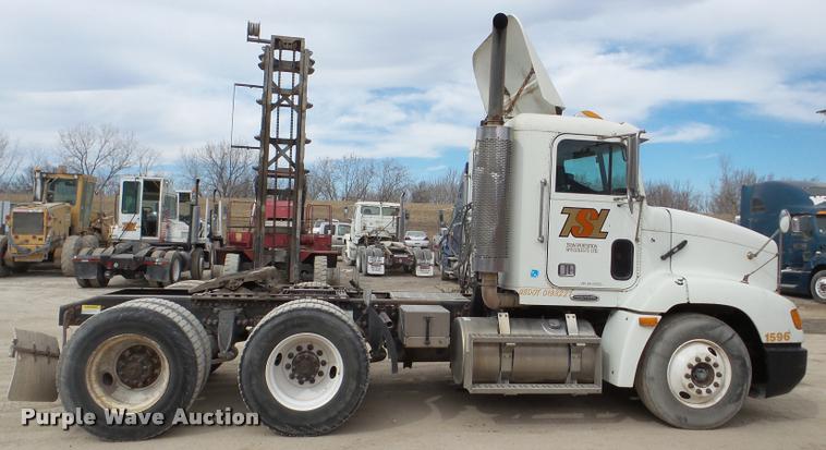 image for item DA7388 2000 Freightliner FLD112 semi truck