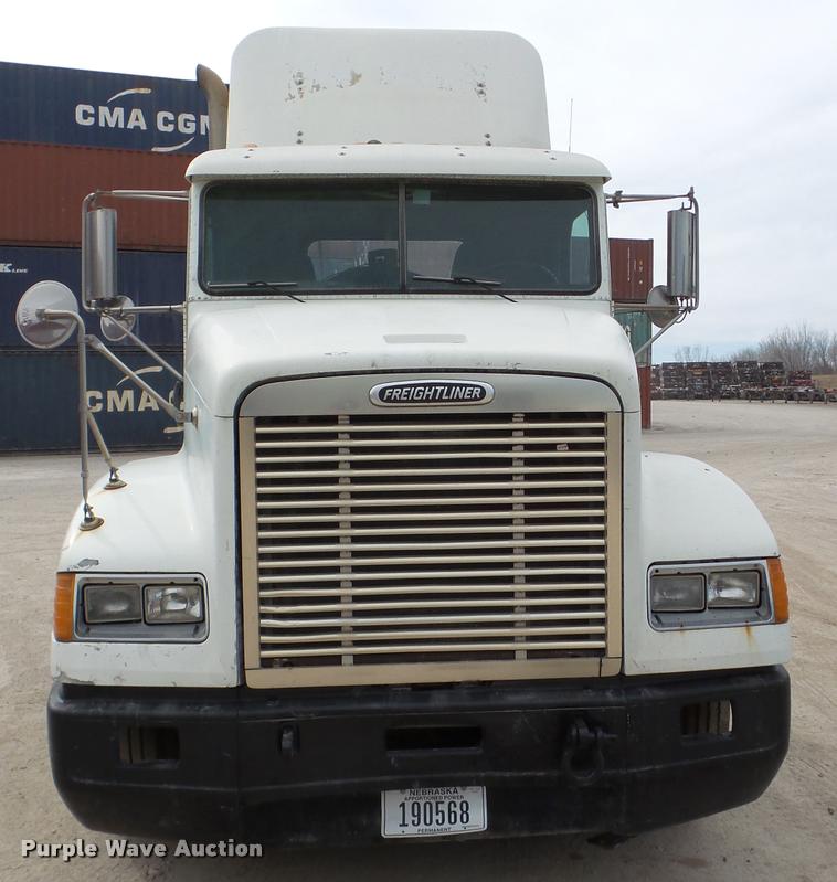 image for item DA7388 2000 Freightliner FLD112 semi truck