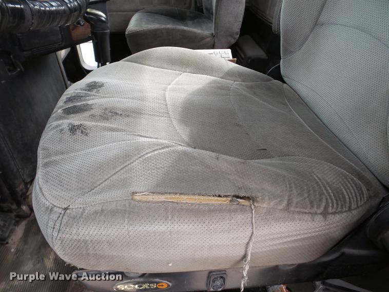 image for item DA7388 2000 Freightliner FLD112 semi truck