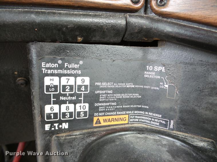 image for item DA7388 2000 Freightliner FLD112 semi truck