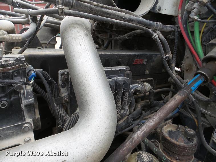 image for item DA7388 2000 Freightliner FLD112 semi truck