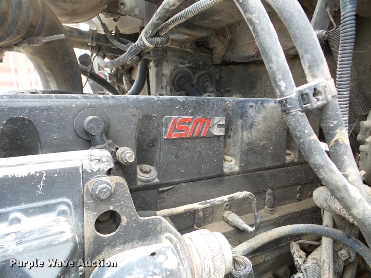 image for item DA7388 2000 Freightliner FLD112 semi truck