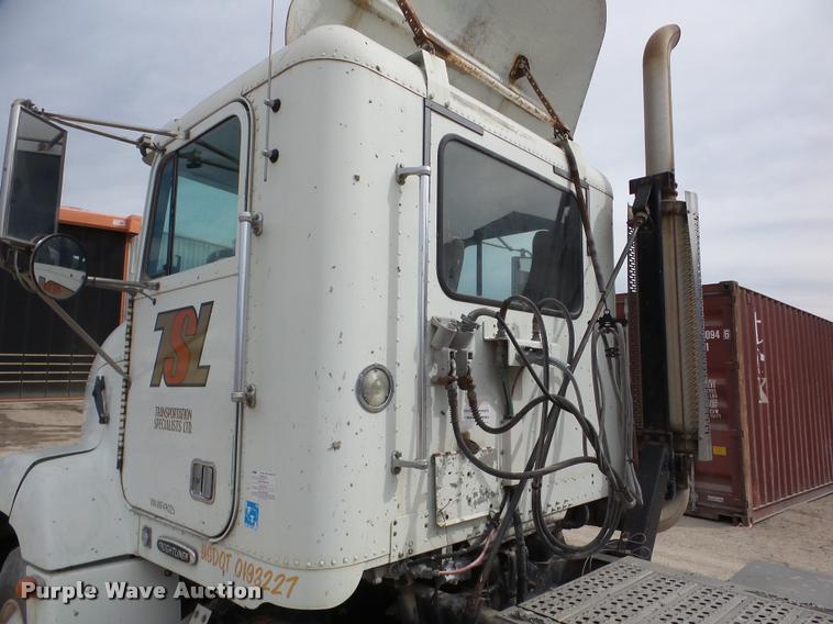 image for item DA7388 2000 Freightliner FLD112 semi truck