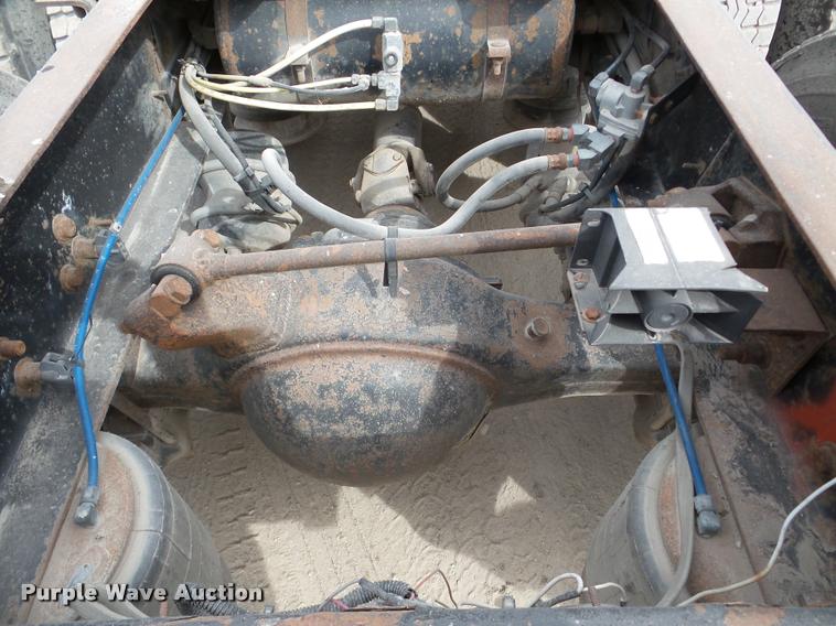 image for item DA7388 2000 Freightliner FLD112 semi truck