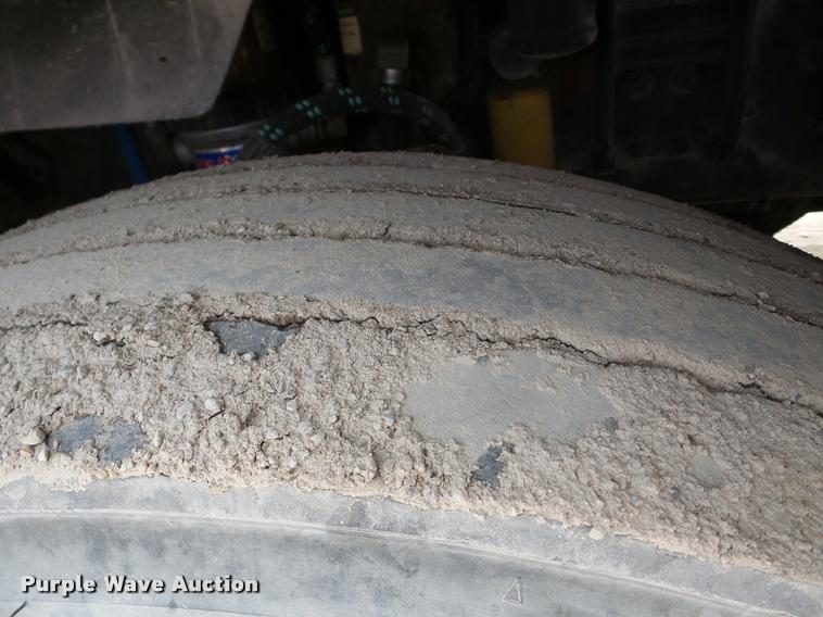 image for item DA7388 2000 Freightliner FLD112 semi truck