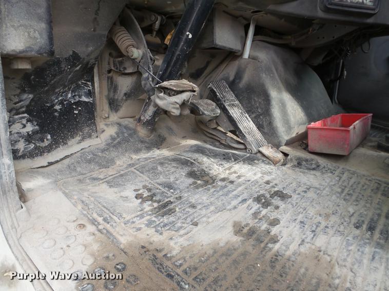 image for item DA7389 2001 Freightliner FLS112 semi truck