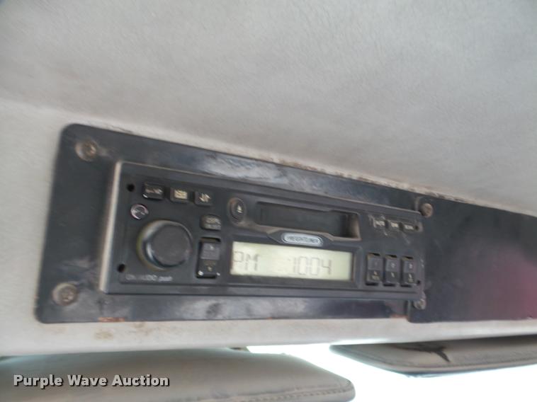 image for item DA7389 2001 Freightliner FLS112 semi truck