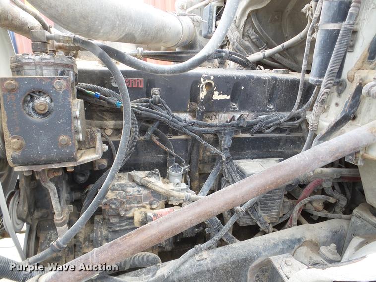 image for item DA7389 2001 Freightliner FLS112 semi truck