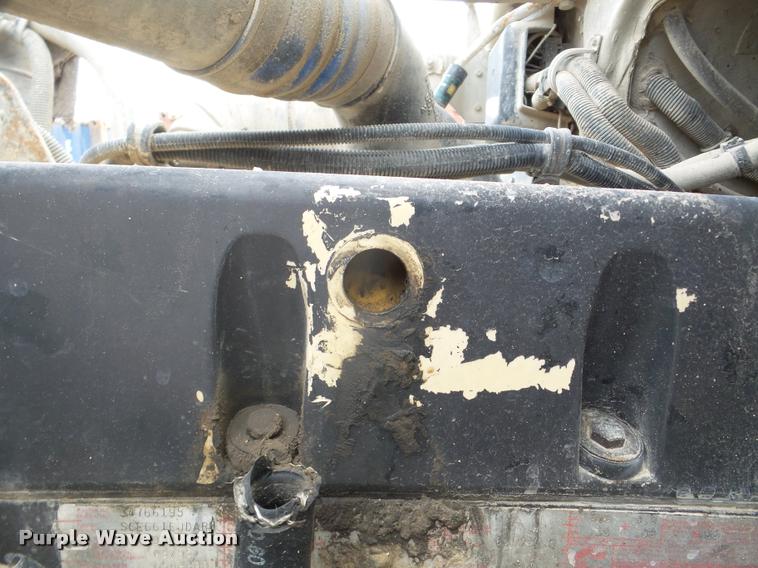 image for item DA7389 2001 Freightliner FLS112 semi truck