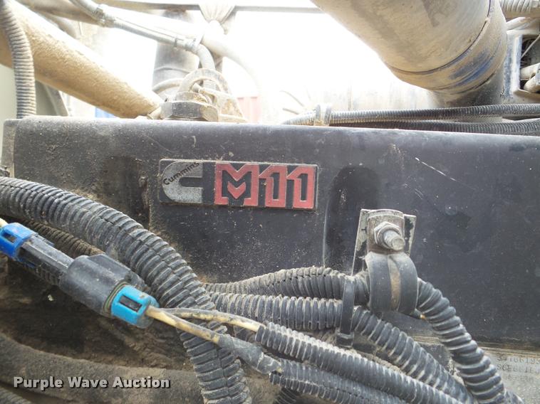 image for item DA7389 2001 Freightliner FLS112 semi truck