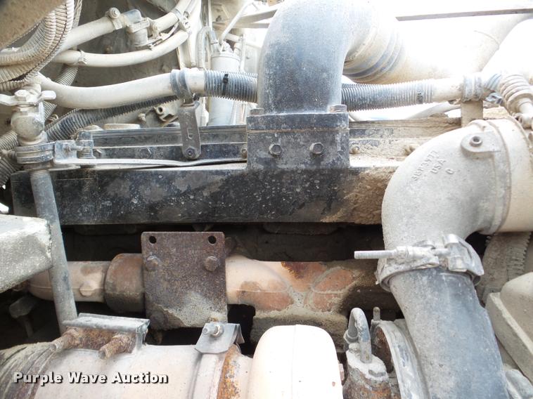 image for item DA7389 2001 Freightliner FLS112 semi truck