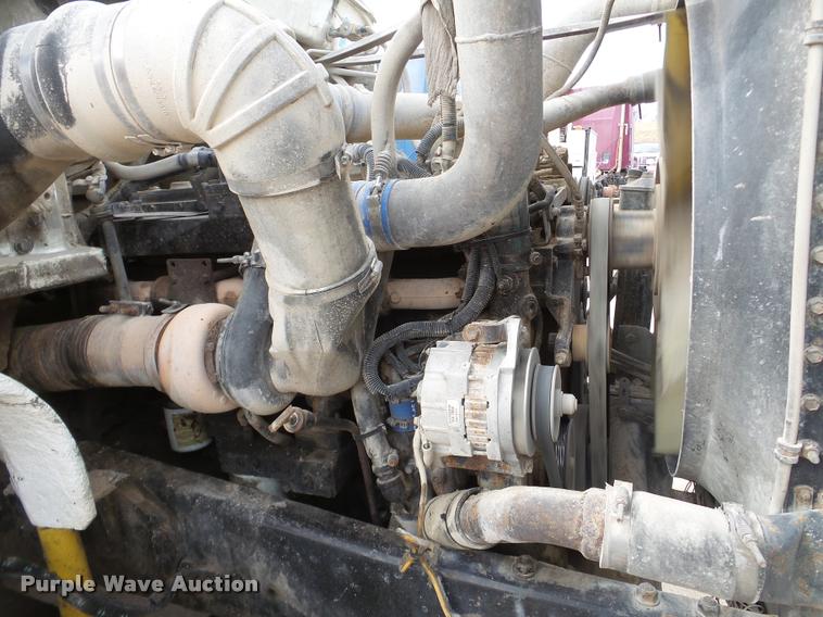 image for item DA7389 2001 Freightliner FLS112 semi truck