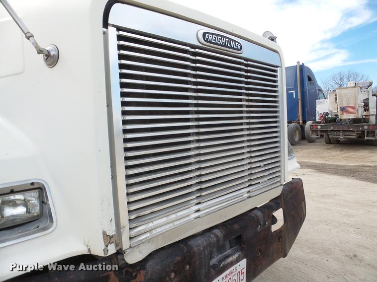 image for item DA7389 2001 Freightliner FLS112 semi truck