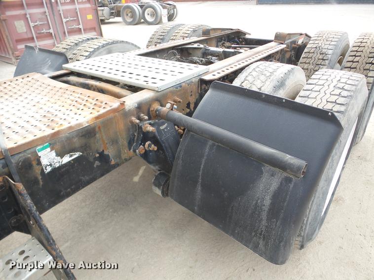 image for item DA7389 2001 Freightliner FLS112 semi truck