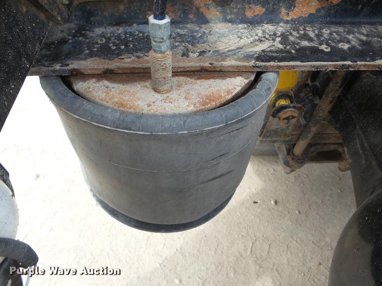 image for item DA7389 2001 Freightliner FLS112 semi truck