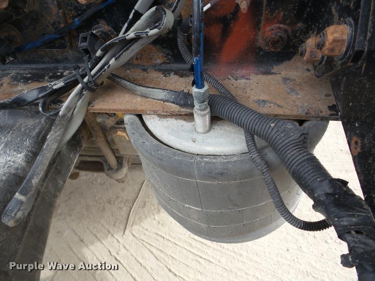 image for item DA7389 2001 Freightliner FLS112 semi truck