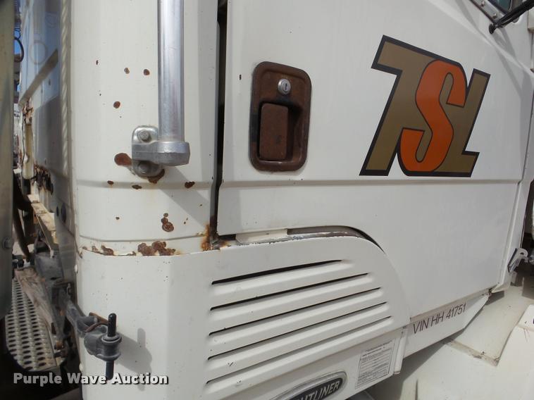 image for item DA7389 2001 Freightliner FLS112 semi truck