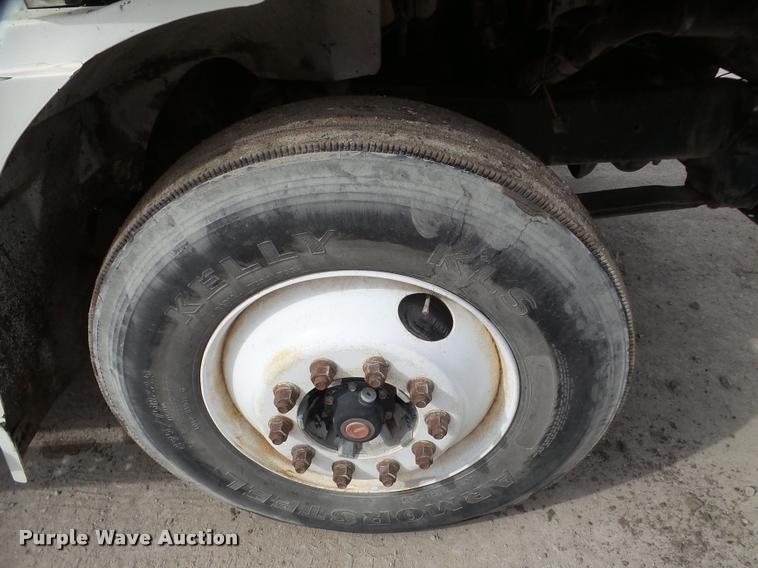 image for item DA7389 2001 Freightliner FLS112 semi truck