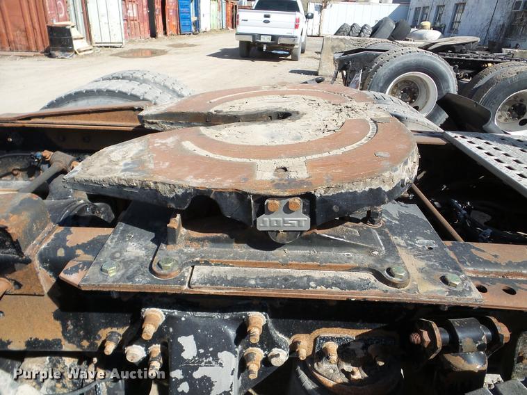 image for item DA7389 2001 Freightliner FLS112 semi truck