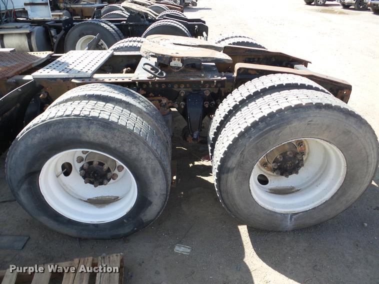 image for item DA7389 2001 Freightliner FLS112 semi truck