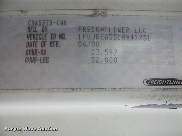 image for item DA7389 2001 Freightliner FLS112 semi truck