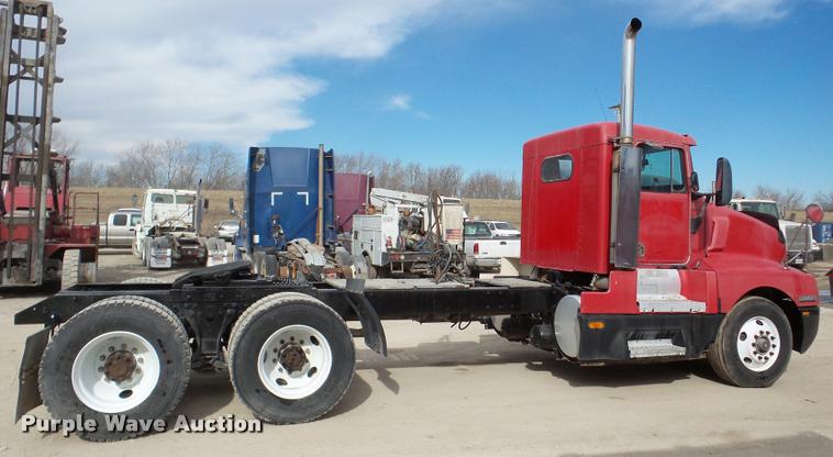 image for item DA7390 1993 Kenworth T600 semi truck