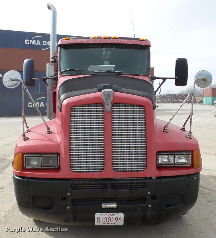 image for item DA7390 1993 Kenworth T600 semi truck