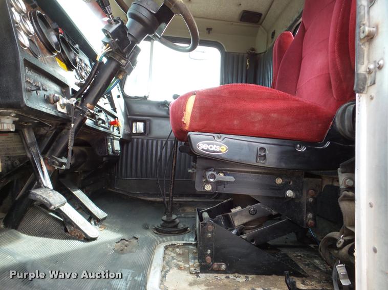 image for item DA7390 1993 Kenworth T600 semi truck