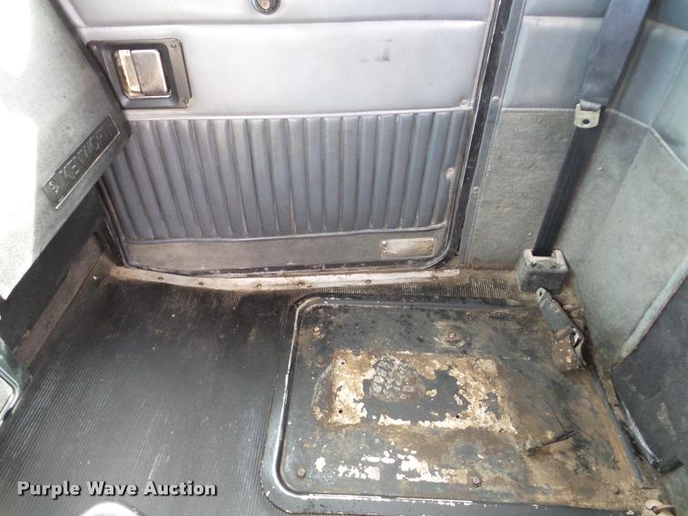 image for item DA7390 1993 Kenworth T600 semi truck