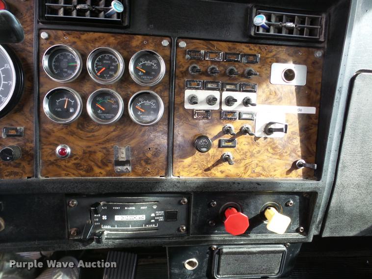 image for item DA7390 1993 Kenworth T600 semi truck