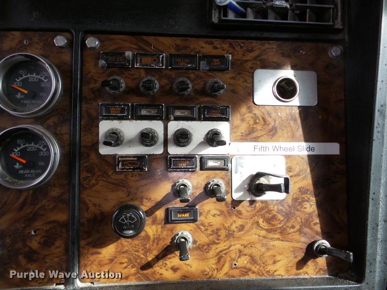 image for item DA7390 1993 Kenworth T600 semi truck