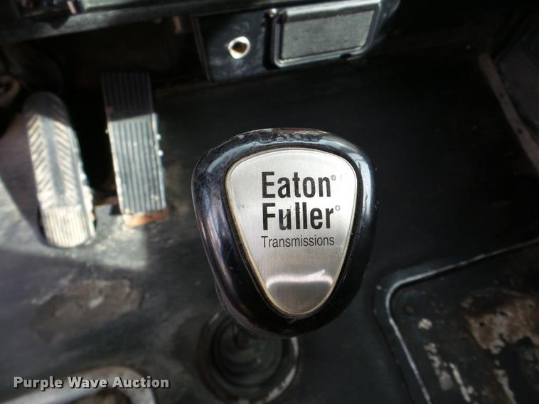 image for item DA7390 1993 Kenworth T600 semi truck