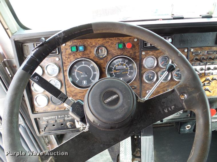 image for item DA7390 1993 Kenworth T600 semi truck