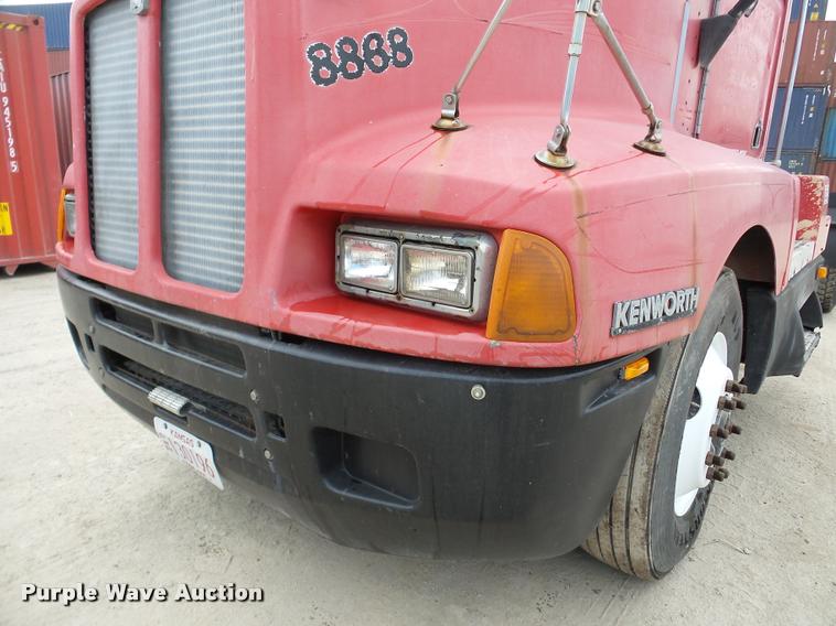 image for item DA7390 1993 Kenworth T600 semi truck