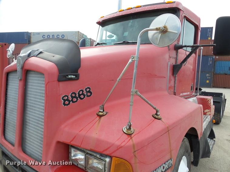 image for item DA7390 1993 Kenworth T600 semi truck